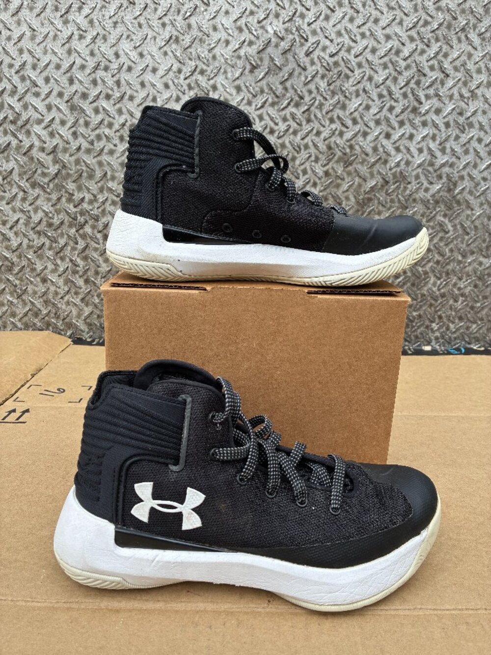 Under Armour Stephen Curry SC 3Zero Boys Youth Basketball Sneakers 4.5y GS